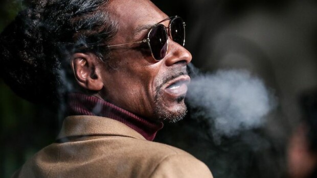 Snoop Dogg lähti mukaan roskaruokabisnekseen - pössyttelijöille suunnattu ateria! Snoop Dogg lähti roskaruokabisnekseen.