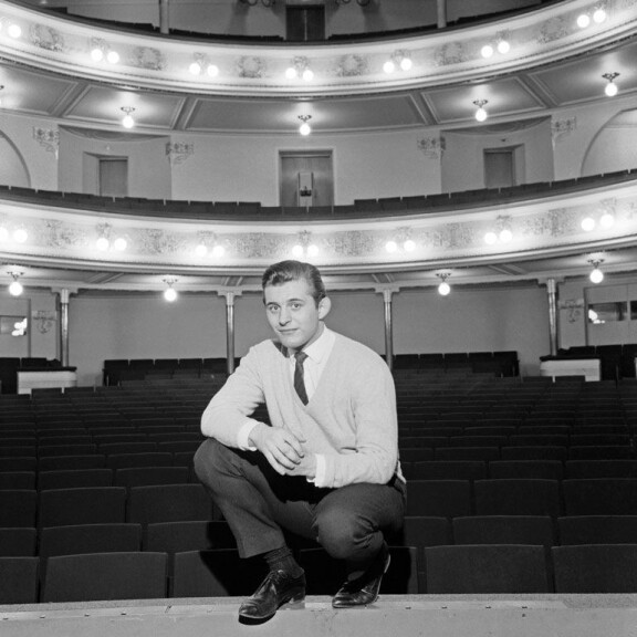 Tunnistaisitko? Tältä Esko Salminen, Eeva Litmanen, Anja Pohjola ja Sulevi Peltola näyttivät nuorina – nostalgiset kuvat! Esko Salminen nuorena.