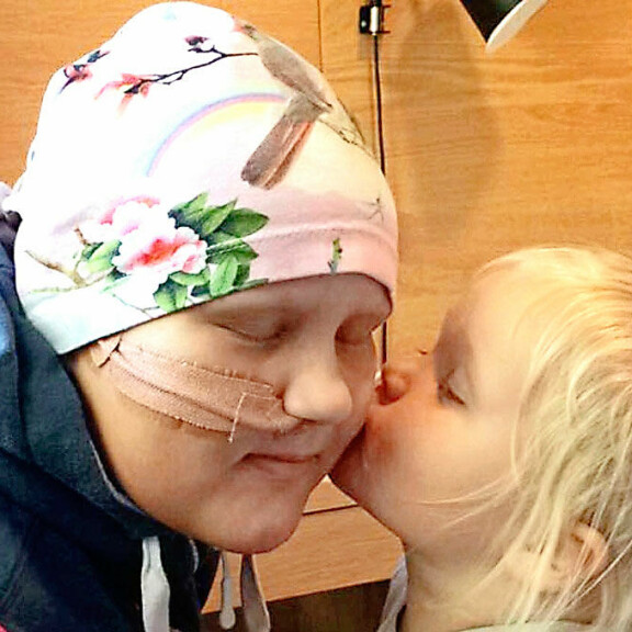 Amalie sai tavata sairaalassa vain omia perheenjäseniään potilastovereiden lisäksi. Amalie sai tavata sairaalassa vain omia perheenjäseniään potilastovereiden lisäksi.
