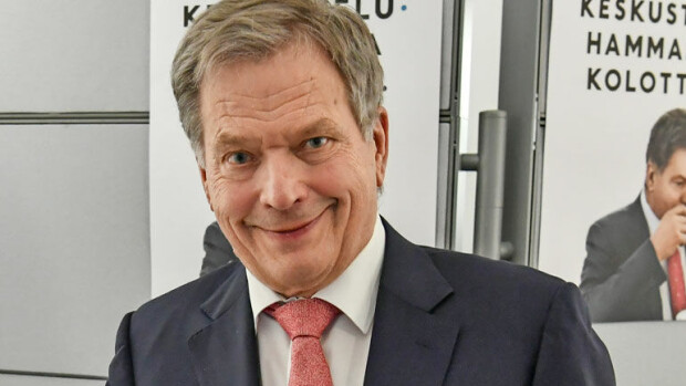 Tasavallan presidentti Sauli Niinistö myöntää: Käytän edelleen nikotiinia! Sauli Niinistö käyttää nikotiinivalmisteita.