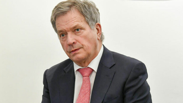 Mikä yhdennäköisyys! Presidentti Sauli Niinistö ja Lennu-koirahan ovat kuin kaksi marjaa – uskomaton kuvapari! Sauli Niinistö