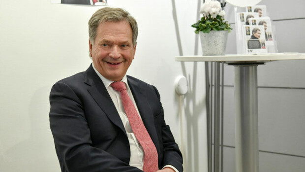 Oletteko kateellinen Lennu-koiran jättisuosiosta, herra tasavallan presidentti? Sauli Niinistö lohkaisi nauruntäyteisen kuitin! Sauli Niinistö kertoo Lennusta.