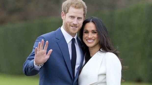 Prinssi Harryn ja Meghan Marklen kihlajaiskuvat ihastuttavat – morsian poseeraa läpinäkyvässä yläosassa! Harry ja Megan Markle
