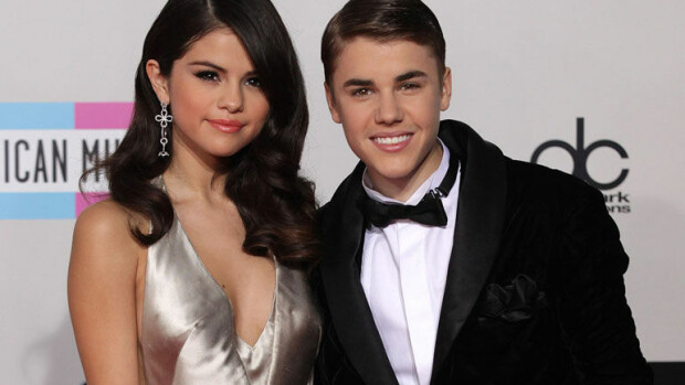 Selena Gomezin kanssa yhteen palanneen Justin Bieberin äiti on onnensa kukkuloilla: Minäkin rakastan Selenaa! Selena Gomez ja Justin Bieber ovat jälleen yhdessä.