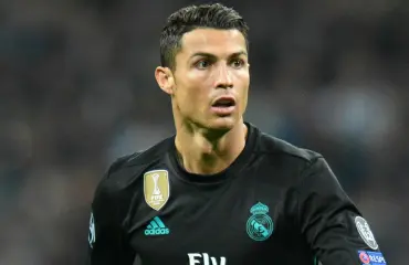 Cristiano Ronaldo helpottui: sai vihdoin kunnon näköispatsaan – vanha kauhupatsas yhä esillä! Katso kuvat!