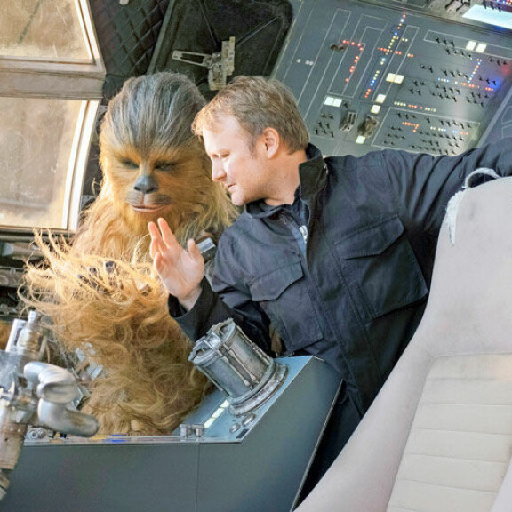 Joonas siirtyi Chewbaccan päänäyttelijäksi Rian Johnsonin ohjaamassa Star Wars: The Last Jedi -elokuvassa. Joonas siirtyi Chewbaccan päänäyttelijäksi Rian Johnsonin ohjaamassa Star Wars: The Last Jedi -elokuvassa.