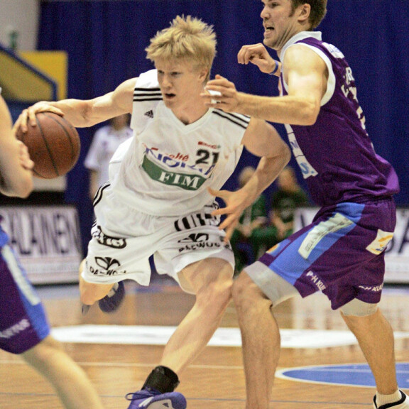 Joonas pelasi koripalloa vuoteen 2015 asti. Joonas pelasi koripalloa vuoteen 2015 asti.