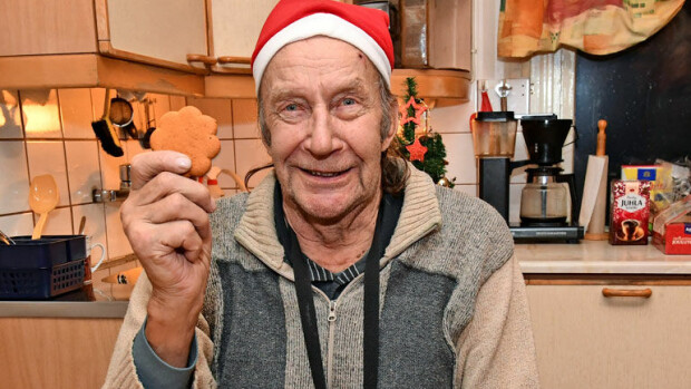 Taito, 75, sai joululahjaksi uudet hampaat: Olin vuosia ikenien varassa – nyt voin vihdoin purra piparia! Taito Pöllänen sai uudet hampaat.