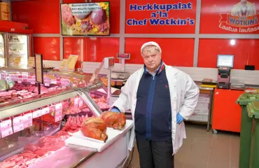 Legendaarinen lihakauppias Veijo Votkin paljastaa: Tällainen on hyvä joulukinkku!