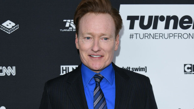 Sami Suomesta päätyi naurun aiheeksi Conan O’Brienin talk show'ssa: 'Tälläkö tavalla kaikki suomalaiset pukeutuvat?' – katso video! Conan O'Brien