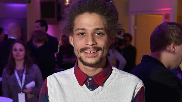 Räppäri Juno sai yllätysvauvan räppipiireistä tutun naisen kanssa - taustalla hämmentävä suhdekuvio: ”Eivät tiedä itsekään, ovatko yhdessä vai ei!” Junolla on outo suhdekuvio.