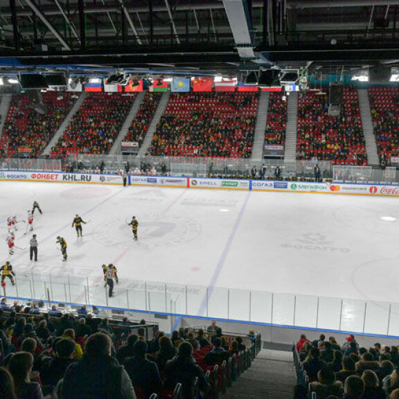 Jokereiden KHL-matka Venäjällä: Yö Neuvostomuseossa, taistelu hotellikuolemaa vastaan, stroganoffia, shaibua ja sisua - lue jättireportaasi pelireissusta itärajan takana! Severstal Tsherepovetsin kotihalli on hieno, mutta katsojia mahtuisi enemmänkin.