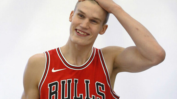 Huhhuh, näin hulppeasti asuu NBA-tähti Lauri Markkanen: Joogasali, uima-allas, leffateatteri, kuntosali… - katso kuva kotitalosta! Lauri Markkanen asuu tornitalossa.