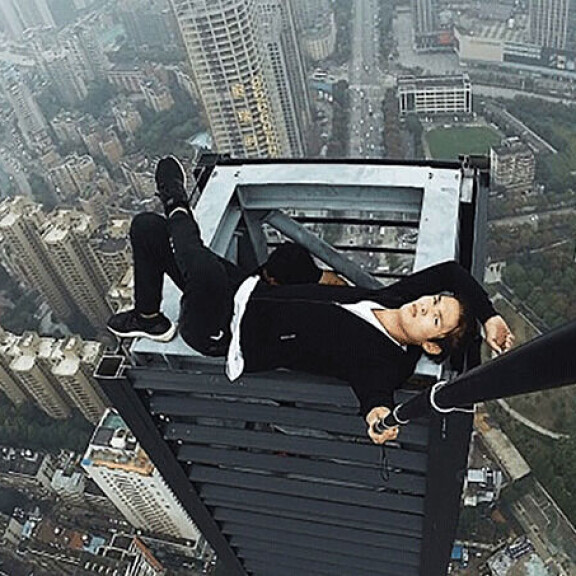 Tämä video ei sovi herkille: hullunrohkeista selfieistä tunnettu sometähti kuoli hirvittävällä tavalla! wu