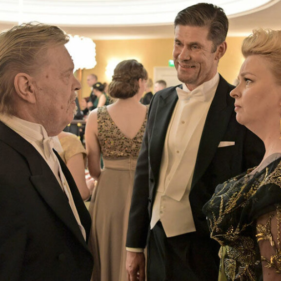 Näyttelijälegendalla riitti juteltavaa muun muassa Tommi Korpelalle ja Elina Knihtilälle. Näyttelijälegendalla riitti juteltavaa muun muassa Tommi Korpelalle ja Elina Knihtilälle.