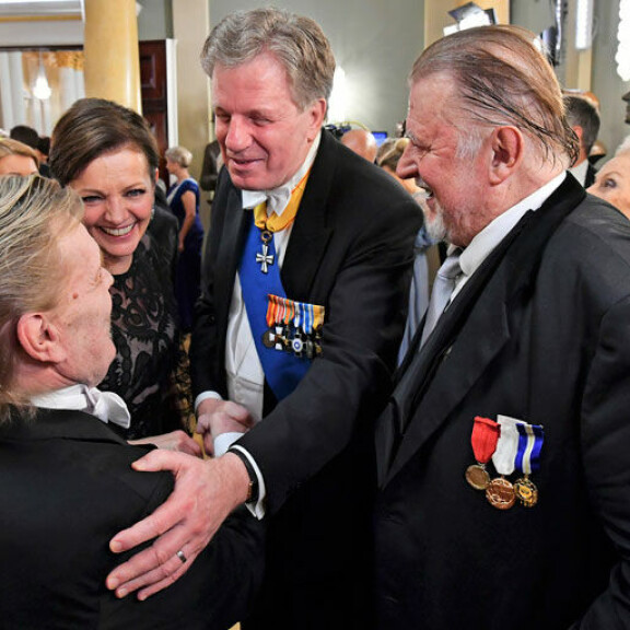 Esko Salmisen kanssa Linnaan saapunut Vesku ja Esko Aho ovat takavuosina kohdanneet muun muassa pokeripöydässä. Esko Salmisen kanssa Linnaan saapunut Vesku ja Esko Aho ovat takavuosina kohdanneet muun muassa pokeripöydässä.