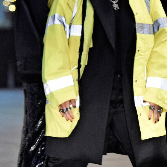 Tässä on Alman salattu rakas! Paparazzi yllätti popsensaation – kuva! Alma ja rakas jatkoilla.