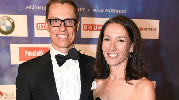 Alexander Stubbin perheellä erityinen syy juhlia itsenäisyyspäivää: kaunis Suzanne-vaimo sai Suomen kansalaisuuden! Alexander Stubb ja Suzanne Innes-Stubb.