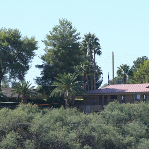 Paparazzi kuvasi Kevinin tällä klinikalla, jossa muun muassa Ville Valo on ollut alkoholin käytön takia hoidossa. Paparazzi kuvasi Kevinin tällä klinikalla, jossa muun muassa Ville Valo on ollut alkoholin käytön takia hoidossa.