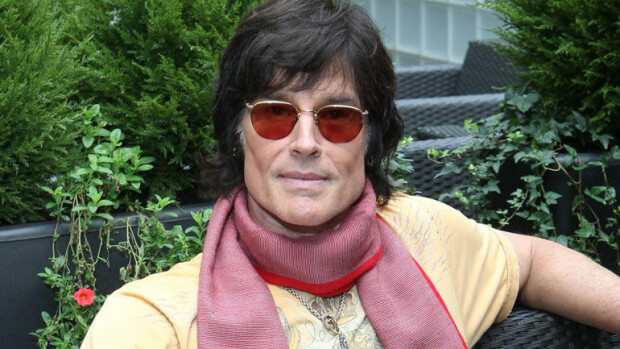 Vau, mikä yllätysvierailu! Kauniit ja rohkeat -tähti Ronn Moss juhli Suomen itsenäisyyttä Helsingissä – kuva! Ronn Moss oli itsenäisyyspäivänä Helsingissä.
