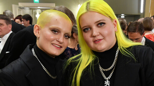 Ohhoh, tätä et nähnyt tv:ssä: Alman takissa jättimäinen piilomerkitys – katso yksityiskohdan paljastava kuva! alma ja anna