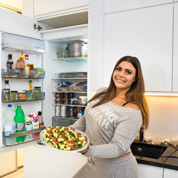 Hunks-Ville Erola ja fitness-kurvitar Marianne esittelevät yhteisen lemmenpesänsä: Tykkäämme köllötellä ja rötvätä makuuhuoneessa - kuvat! Fitness-Marianne kotonaan.