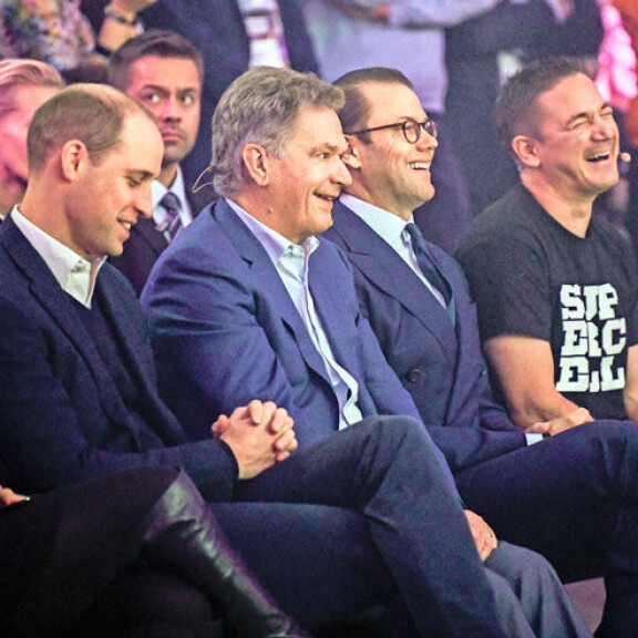 Tällainen oli prinssi Williamin Suomen-vierailu: Lätkää, Slushia, faneja ja joulupukki - kuvakooste! Englannin Williamia, Suomen Saulia ja Ruotsin Danielia nauratti yritystapahtuma Slushissa.