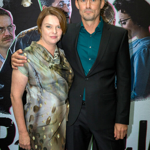 Nämä julkkikset nähdään Linnan juhlissa – katso! Alma on juhlien väripilkku! Tommi Korpela ja Elina Knihtilä.