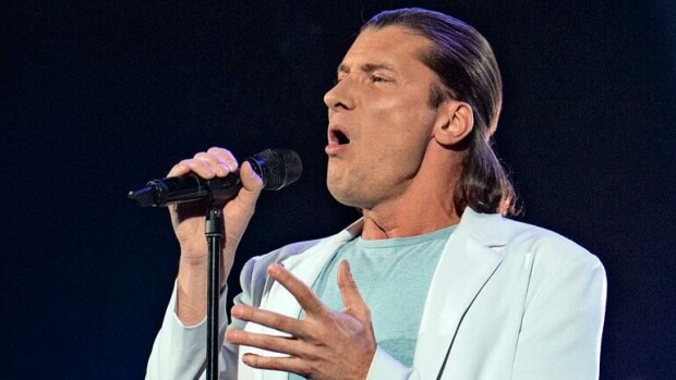 Kourintakohun takia Mamma Mia -musikaalista potkut saaneen Tomi Metsäkedon tilalle Tähdet, tähdet -kilpailija! Tomi Metsäketo