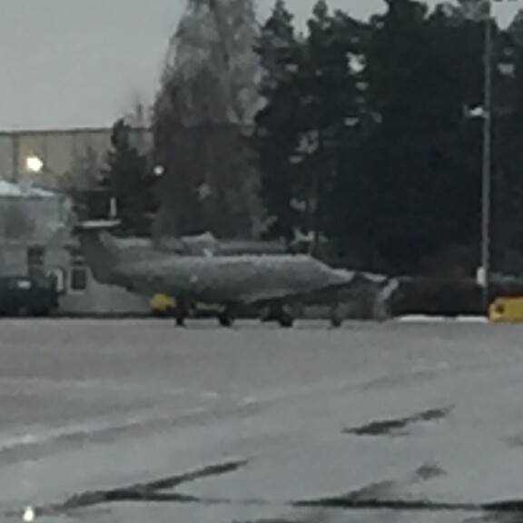 JUURI NYT: Prinssi William saapui yksityiskoneella Suomeen - kuvat lentokentältä! Prinssi William saapui Suomeen