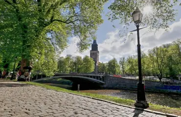 Paavo Nurmen patsas joutui yöllä hilpeän ilkivallan kohteeksi - kuva! Turun kaupunki harkitsee rikosilmoitusta!