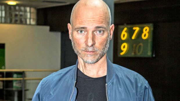 Sakea kolmiodraama Aku Louhimiehen ympärillä: Playboy-malli Annika vei Akun stylisti-Sofialta! Aku Louhimies vaihtoi Sofian Annikaan.