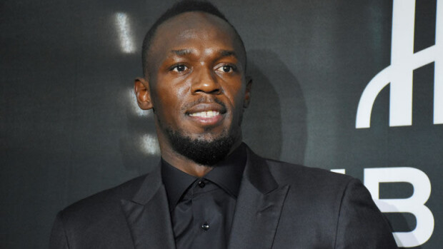 Huhhuh, Usain Bolt vietti villin yön brittiläisen baarimikkokaunottaren ja tämän hemaisevan ystävän kanssa – katso kuvat! Usain Bolt biletti nuorten naisten kanssa.