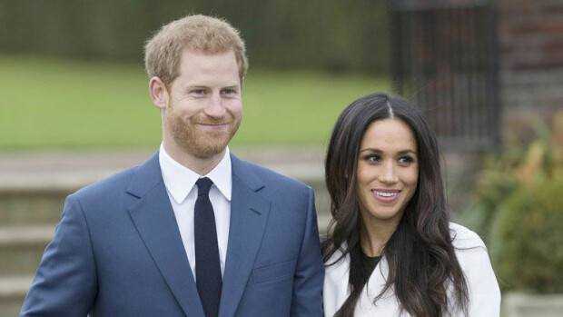 Juuri kihlautuneet Prinssi Harry ja Meghan Markle astelivat median eteen superrakastuneina: Harry suunnitteli itse sormuksen - kuvat! Prinssi Harry ja Meghan