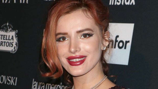 20-vuotias Disney-kaunotar rohkeassa topless-kuvassa, paljasti uuden tatuointinsa – kuva! Bella Thorne esiintyy rohkeissa kuvissa.