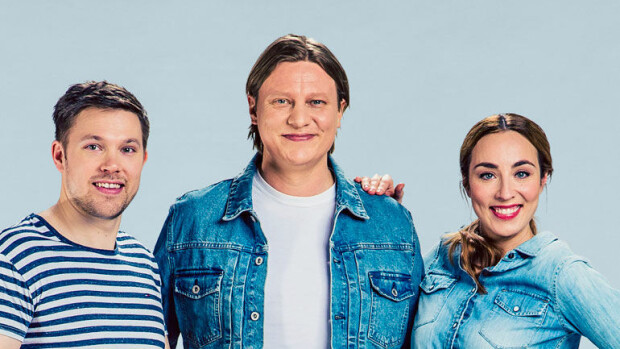 Aamulypsy-kohu sakenee! Radio Suomipop poisti Jaajo Linnonmaan naisradiotoimittajaa halventaneen juontopätkän netistä - lue se täältä! Aamulypsyn juontajat Juha Perälä, Jaajo Linnonmaa ja Anni Hautala