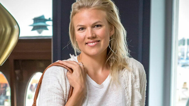 Rakastunut Emilia Vuorisalmi hehkuu raskausonnea uuden miehensä kainalossa – kuva! Emilia Vuorisalmi hehkuu raskauden onnea.