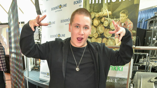 Oooiii! Nikke Ankara julkaisi itsestään nuoruuskuvan - onko muuttunut ollenkaan?! Nikke Ankara