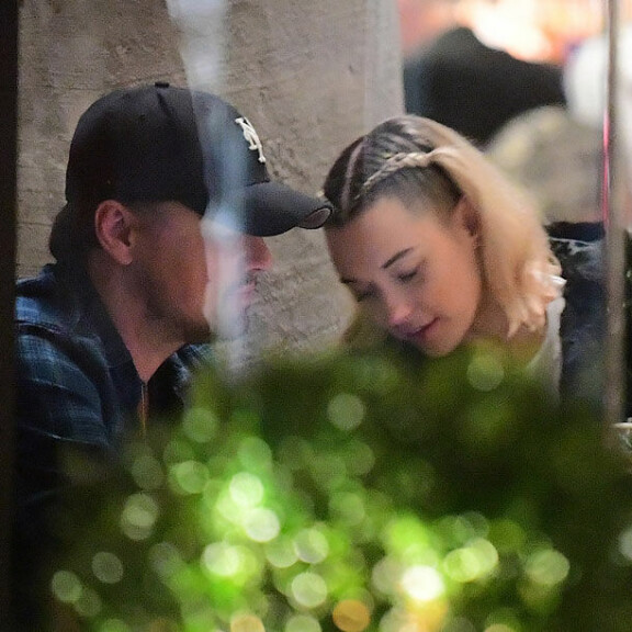 Leonardo DiCaprio, 43, pyörittelee yhä nuorempia naisia: kuvattiin rohkeasti poseeranneen mallikaunottaren kanssa – ikäeroa 21 vuotta! Leonardo_AllOverpRESS