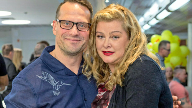Suhdekriisinsä selättäneet Tarja Smura ja Markus Haapasalo: Nykyään erotaan liian helposti! Tarja Smura ja Markus Haapasalo Seiskan pikkujouluristeilyllä.