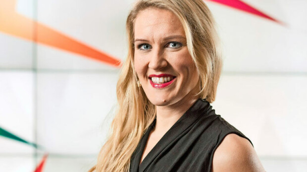 Ohhoh! Juontaja-toimittaja Marja Sannikka pelkissä pikkuhousuissa Ylen Linnan juhlat -videolla - katso! Marja Sannikka