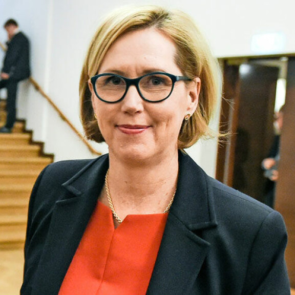 Tällaisia ovat presidenttiehdokkaiden kotitalot: Tuula Haatainen asuu ankeasti, Matti Vanhasella upea omakotitalo – kuvat! Tuula Haatainen