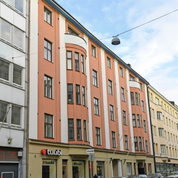 Tällaisia ovat presidenttiehdokkaiden kotitalot: Tuula Haatainen asuu ankeasti, Matti Vanhasella upea omakotitalo – kuvat! Laura Huhtasaaren Helsingin koti.