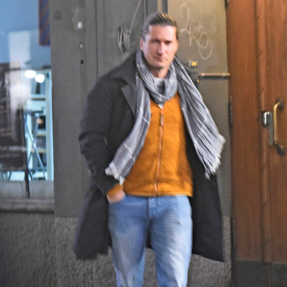 Tomi Metsäkedon maanantaikänni-illan päätös: kompuroi ja yritti jahdata paparazzia – kuvat! Tomi Metsäketo