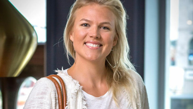 Rakkaustohtori Emilia Vuorisalmella jo erittäin muhkea vauvamasu – tuoreet kuvat! Emilia Vuorisalmi on raskaana.