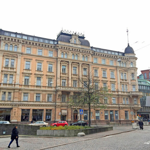 Tässä upeassa arvokiinteistössä Emilia Vuorisalmi ja Maurizio-rakas asuvat: 850 000 euron ja 111 neliön loft-henkinen ökykoti – kuva! Emilia Vuorisalmi osti asunnon.