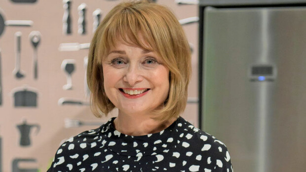 Oho, Sikke Sumari meni kuusikymppisenä kokkikouluun! Sikke Sumari meni kokkikouluun.