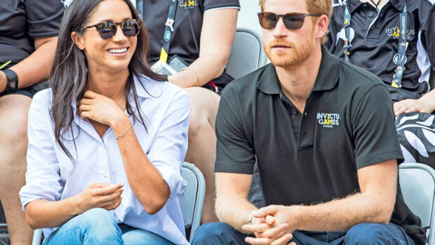 Ohhoh, sukututkimuksen yllättävä paljastus: prinssi Harry ja tyttöystävä Meghan Markle ovat kaukaisia sukulaisia! Meghan ja Harry ovat kaukaista sukua.