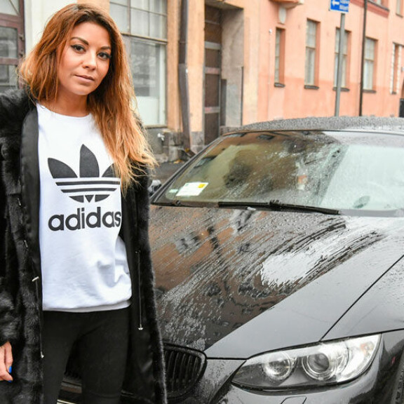 Tällaiset jäljet hirvikolari jätti Amanda Harkimon Bemariin – kuvat! Amandan BMW.