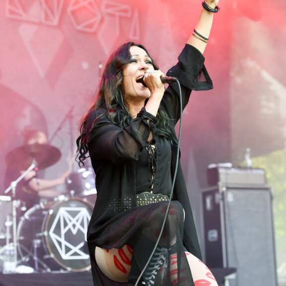 Uudella Vain elämää -kaudella yksi selkeä muutos aiempiin kausiin verrattuna - mitä mieltä olet? Kaikki tähdet esittelyssä! Mira Luoti.